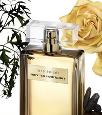 Narciso Rodriguez rose épicée et ses notes : huile de davana, mandarine, cardamome, rose, ambre gris, patchouli