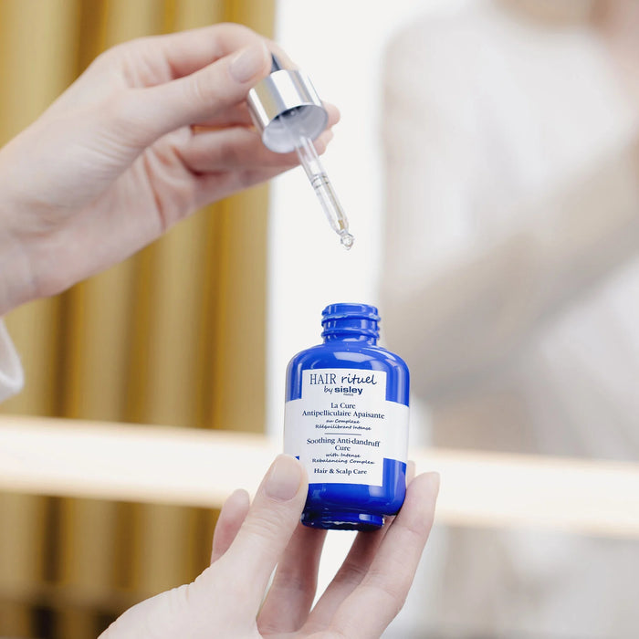 Hair Rituel by Sisley - La Cure Antipelliculaire Apaisante