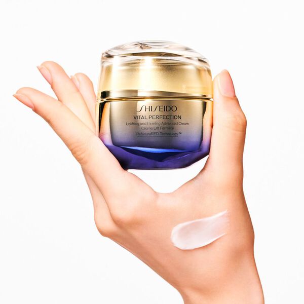 Shiseido Vital Perfection Straffende Lifting-Creme-Parfümerie Olara-1