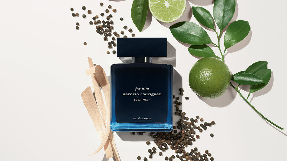 Narciso Rodriguez for him bleu noir et ses notes : bergamote, poivre noir, cœur de musc, cèdre bleu, ébène noire, ambre vétiver