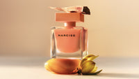 Narciso Rodriguez NARCISO et ses notes : ylang-ylang, fleurs de frangipanier, cœur de musc, ambre, bois de cèdre