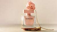 Narciso Rodriguez NARCISO et ses notes : pétales de jasmin, rose bulgare, cœur de musc poudré, bois de cèdre, vétiver
