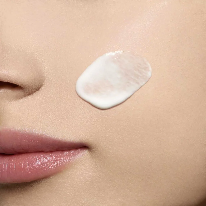 Clarins - Bright Plus Milchige Lotion gegen Pigmentflecken